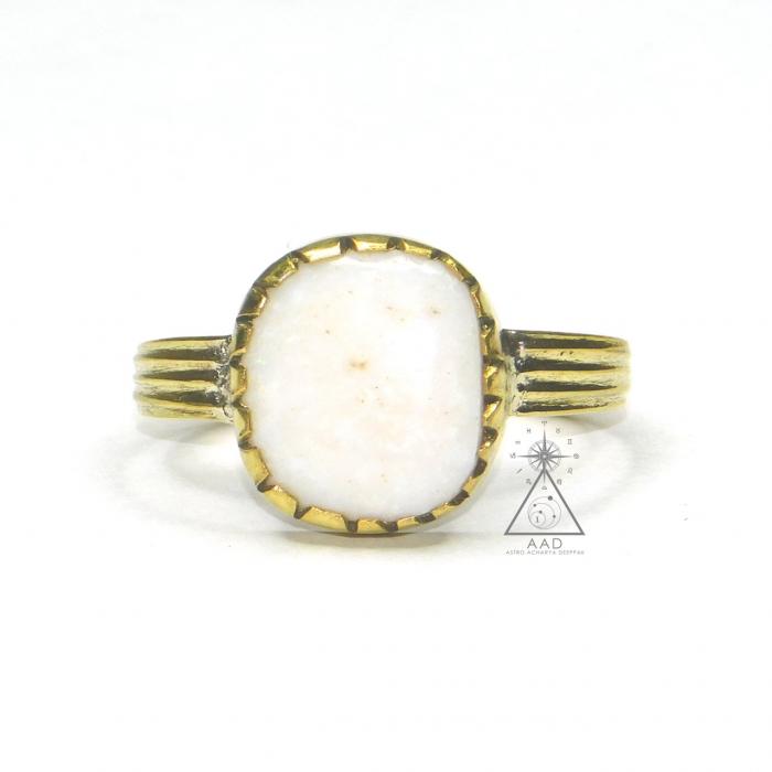 Opal Stone Ring / ओपल रत्न की अंगूठी